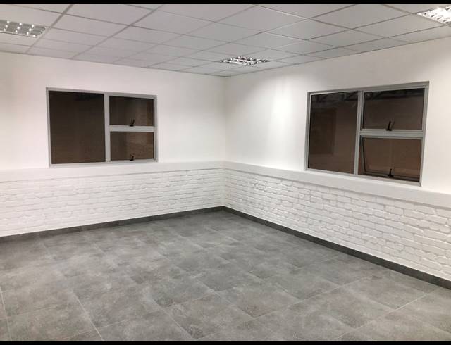 1,309M² OFFICE TO LET IN POMONA AH